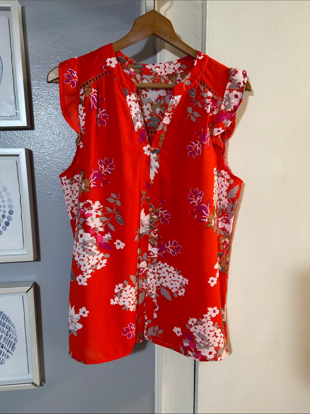 Sleeveless Floral V-Neck Women's Top - Red Size M